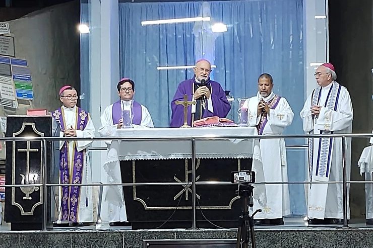 Dom-Lucena-concelebra-Missa-de-abertura-da-reuniao-do-Conser-em-Maceio