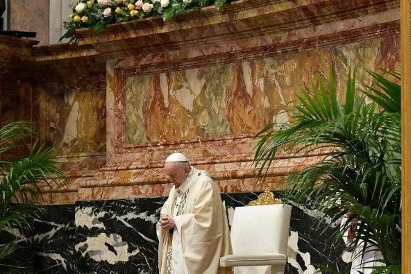 Para-Francisco-Vatican-Media1