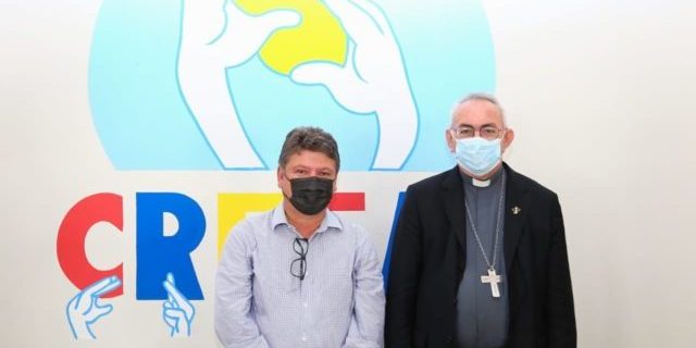 Sileno-Guedes-visita-Centro-de-Referência-para-crianças-e-adolescentes-com-deficiência-auditiva-de-Nazaré-da-Mata-2-e1636402013481