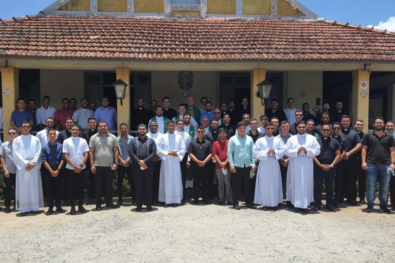 75203375-a4fa-4729-bf1c-5bb42b4b9cf2